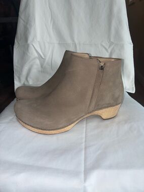 Dansko Taupe Nubuck Ankle Booties with Wood-Effect Heel 
EU Sz 42, US Sz 11-11.5
